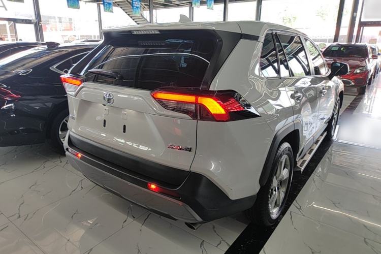 Used Toyota RAV4 2020 2.0L CVT Two-Wheel Drive Fashion PLUS Edition Rear Right 45 Deg