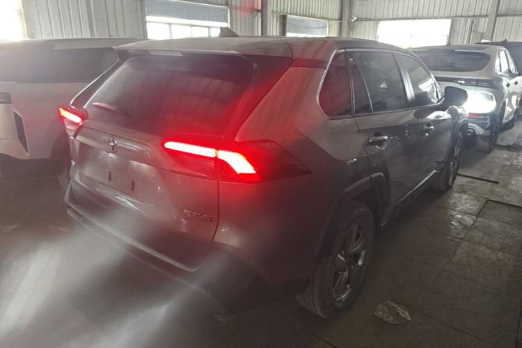 Used Toyota RAV4 2020 2.0L CVT Two-Wheel Drive Fashion PLUS Edition Rear Right 45 Deg