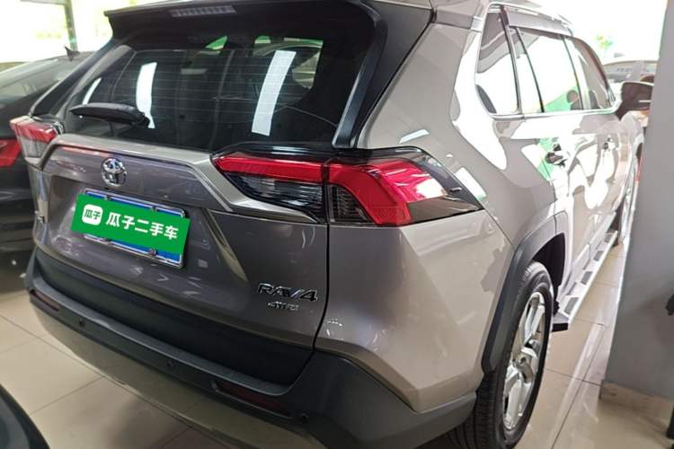 Used Toyota RAV4 2020 2.0L CVT 4x4 Trend Edition Rear Right 45 Deg