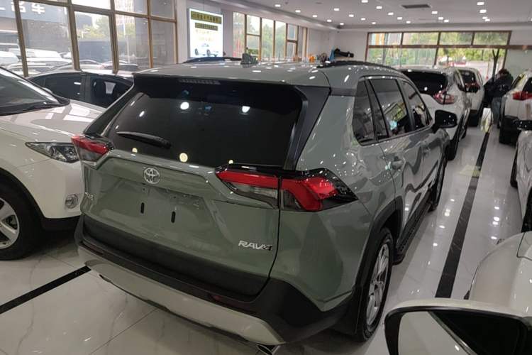 Used Toyota RAV4 2020 2.0L CVT Two-Wheel Drive Fashion Edition Rear Right 45 Deg