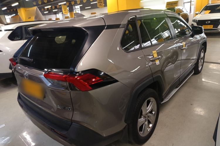 Used Toyota RAV4 2020 2.0L CVT Two-Wheel Drive Fashion Edition Rear Right 45 Deg