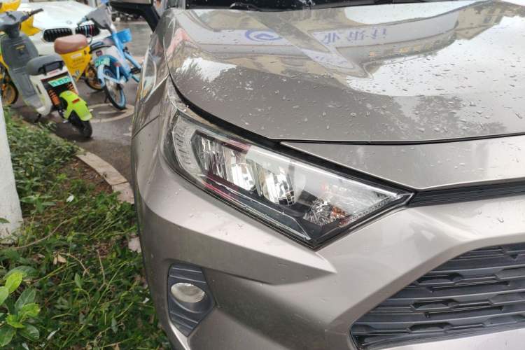 Used Toyota RAV4 2020 Dual-Engine 2.5L E-CVT 4x4 Elite PLUS Edition Right Front Headlight