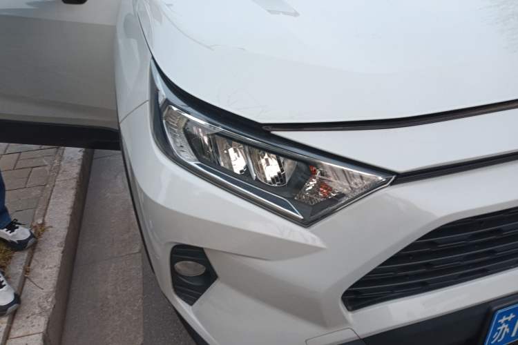 Used Toyota RAV4 2020 2.0L CVT Two-Wheel Drive Fashion Edition Right Front Headlight