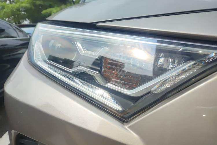 Used Toyota RAV4 2020 2.0L CVT Two-Wheel Drive Prestige Edition Right Front Headlight