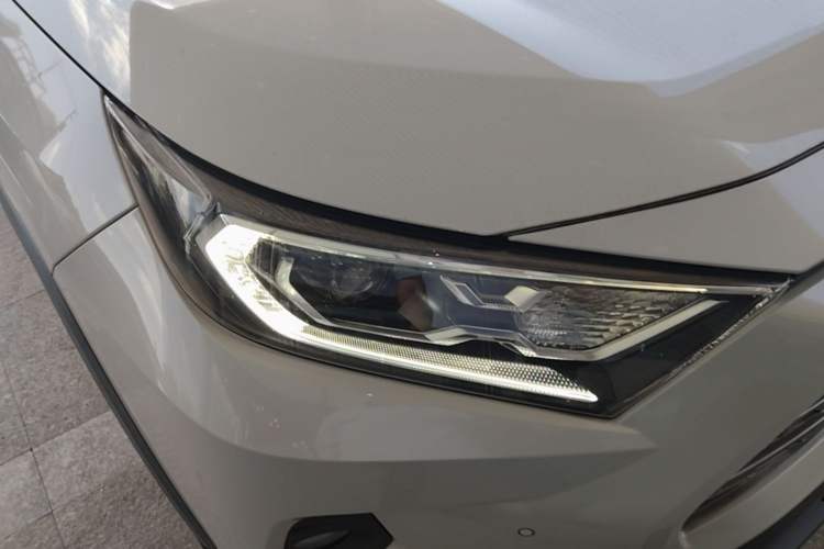 Used Toyota RAV4 2020 2.0L CVT Two-Wheel Drive Prestige Edition Right Front Headlight
