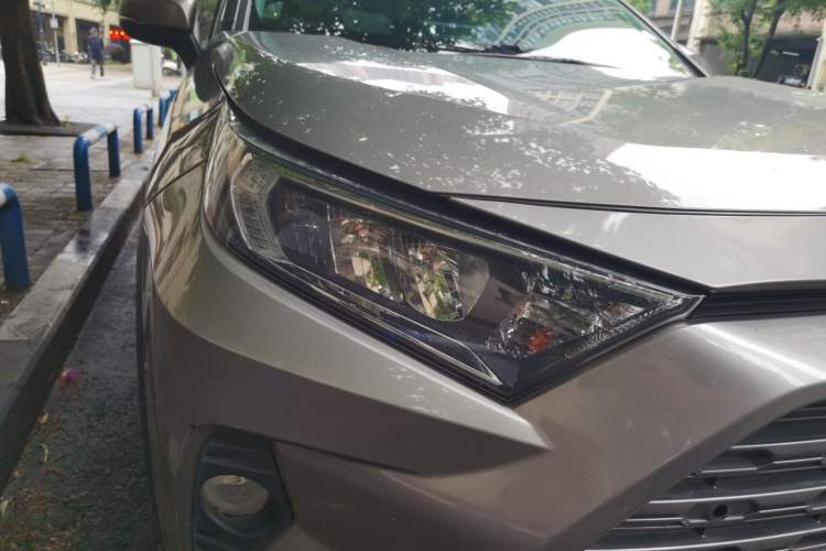 Used Toyota RAV4 2020 Dual-Engine 2.5L E-CVT Two-Wheel Drive Elite Edition Right Front Headlight