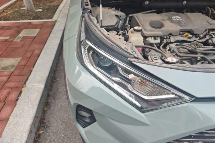 Used Toyota RAV4 2020 Dual-Motor 2.5L E-CVT Four-Wheel Drive Flagship Edition Right Front Headlight
