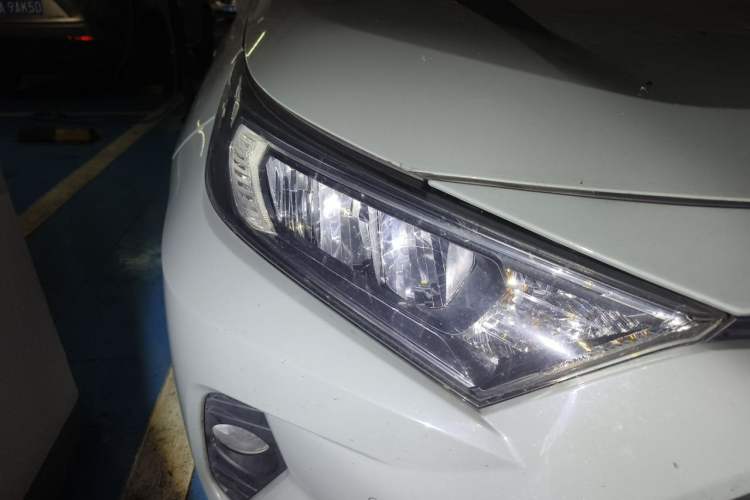 Used Toyota RAV4 2020 2.0L CVT 4x4 Trend Edition Right Front Headlight