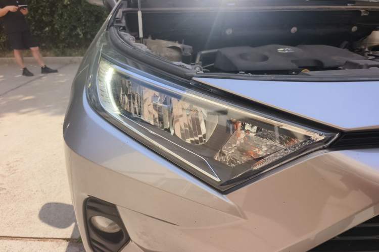 Used Toyota RAV4 2020 2.0L CVT Two-Wheel Drive Fashion Edition Right Front Headlight
