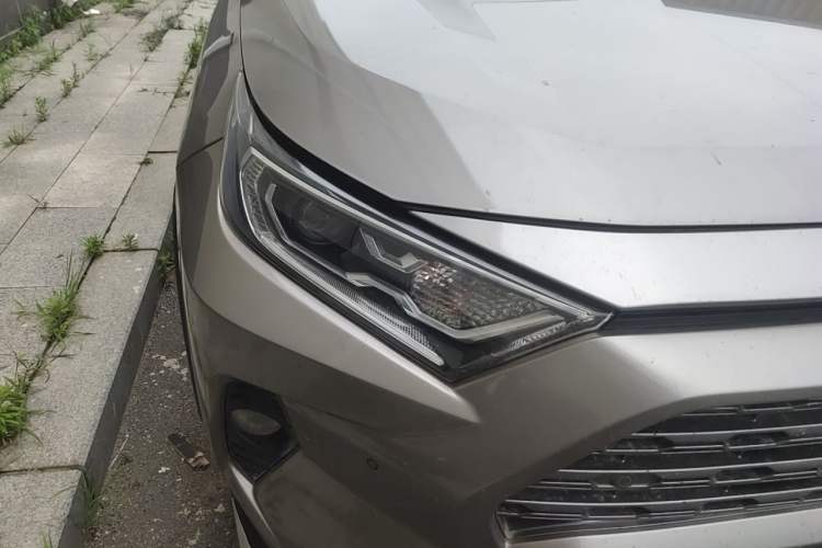Used Toyota RAV4 2020 2.0L CVT Four-Wheel Drive Prestige Edition Right Front Headlight