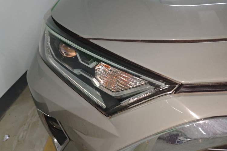 Used Toyota RAV4 2020 2.0L CVT Four-Wheel Drive Prestige Edition Right Front Headlight