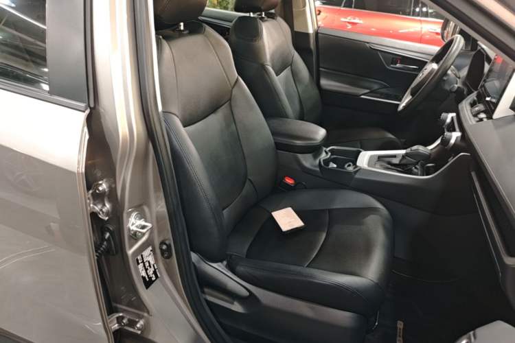 Used Toyota RAV4 2020 2.0L CVT Two-Wheel Drive Fashion Edition Right Front Seat
