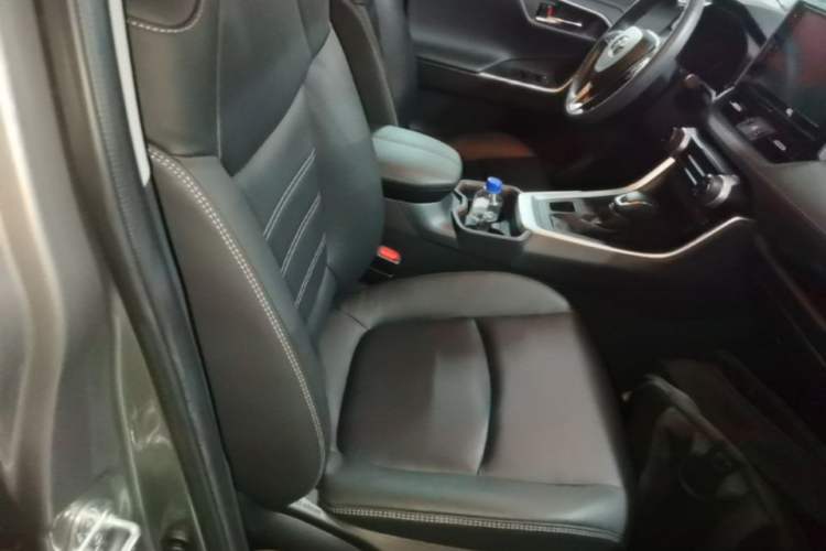 Used Toyota RAV4 2020 2.0L CVT 4x4 Style PLUS Edition Right Front Seat