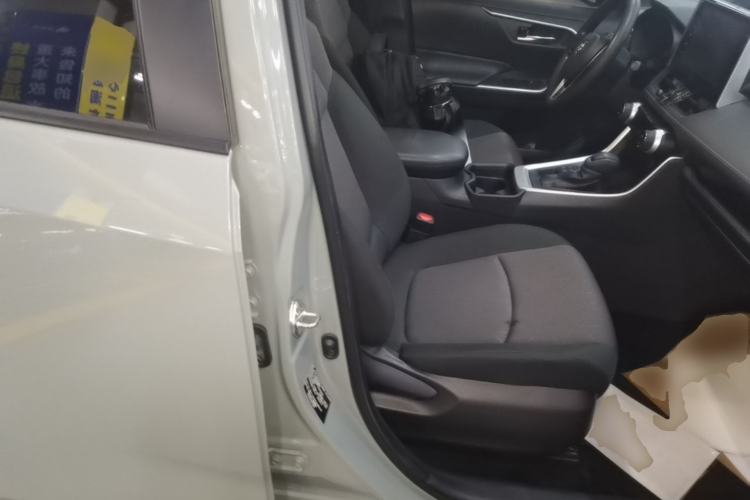 Used Toyota RAV4 2020 2.0L CVT 4x4 Trend Edition Right Front Seat