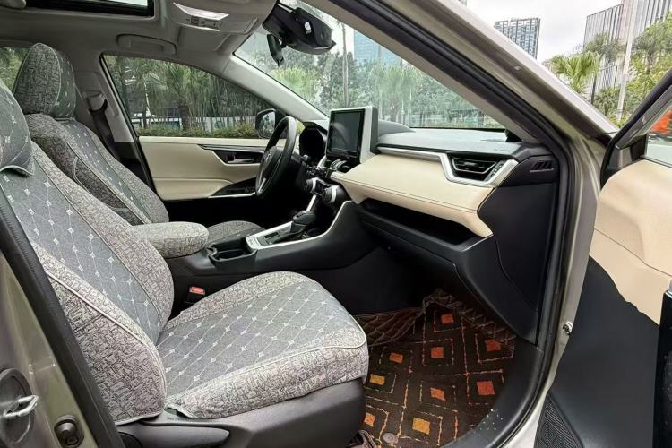 Used Toyota RAV4 2020 2.0L CVT 4x4 Trend Edition Right Front Seat