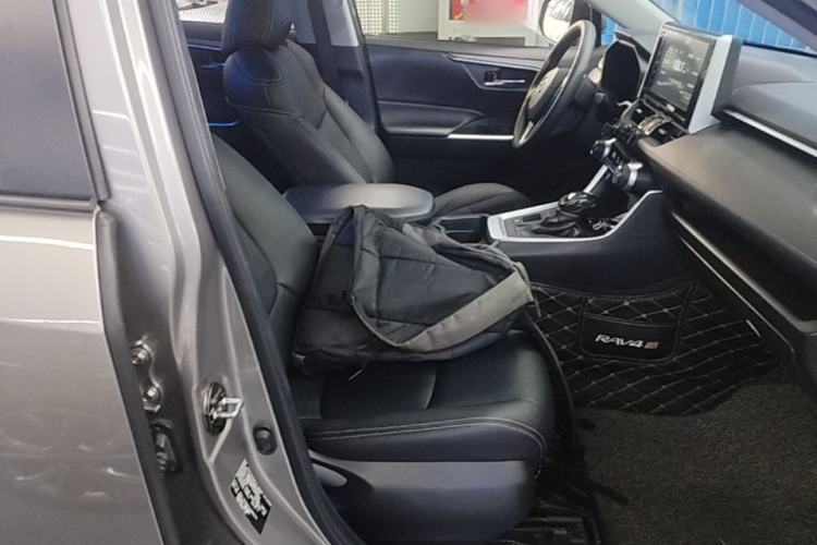 Used Toyota RAV4 2020 Dual-Engine 2.5L E-CVT Two-Wheel Drive Elite Edition Right Front Seat
