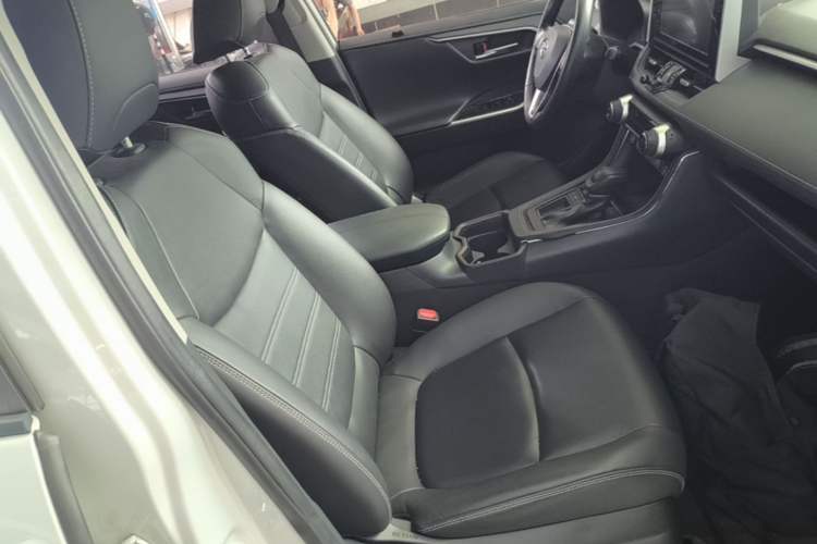 Used Toyota RAV4 2020 2.0L CVT Two-Wheel Drive Prestige Edition Right Front Seat