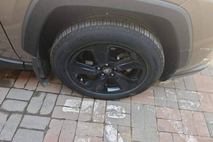 Used Toyota RAV4 2020 Dual-Motor 2.5L E-CVT Four-Wheel Drive Flagship Edition Right Front Wheel Hub