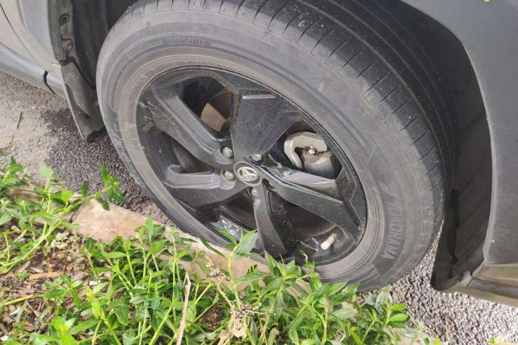 Used Toyota RAV4 2020 Dual-Engine 2.5L E-CVT 4x4 Elite PLUS Edition Right Front Wheel Hub