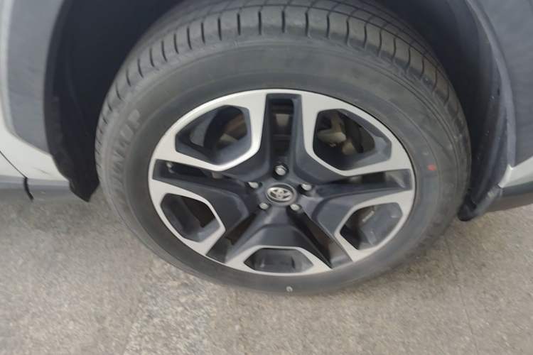 Used Toyota RAV4 2020 2.0L CVT Two-Wheel Drive Prestige Edition Right Front Wheel Hub