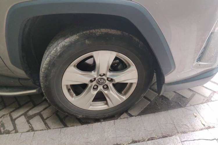 Used Toyota RAV4 2020 2.0L CVT Two-Wheel Drive Urban Edition Right Front Wheel Hub