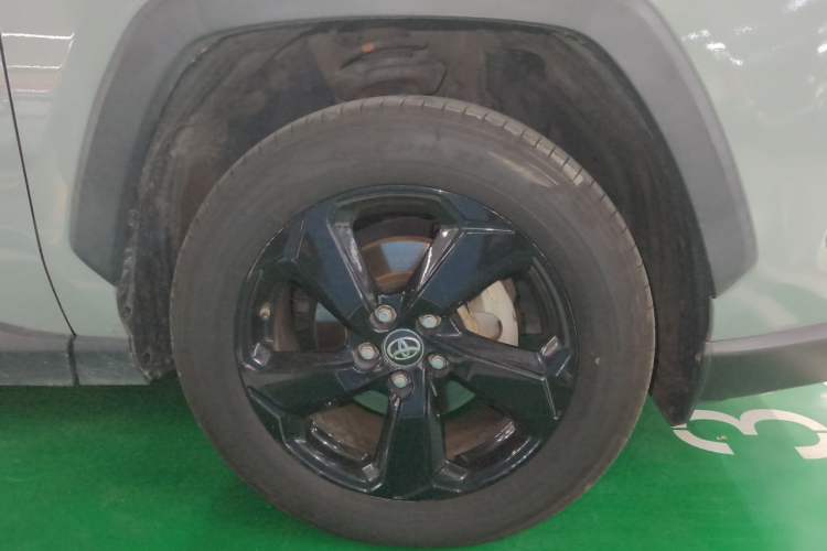 Used Toyota RAV4 2020 Dual-Engine 2.5L E-CVT Four-Wheel Drive Elite Edition Right Front Wheel Hub