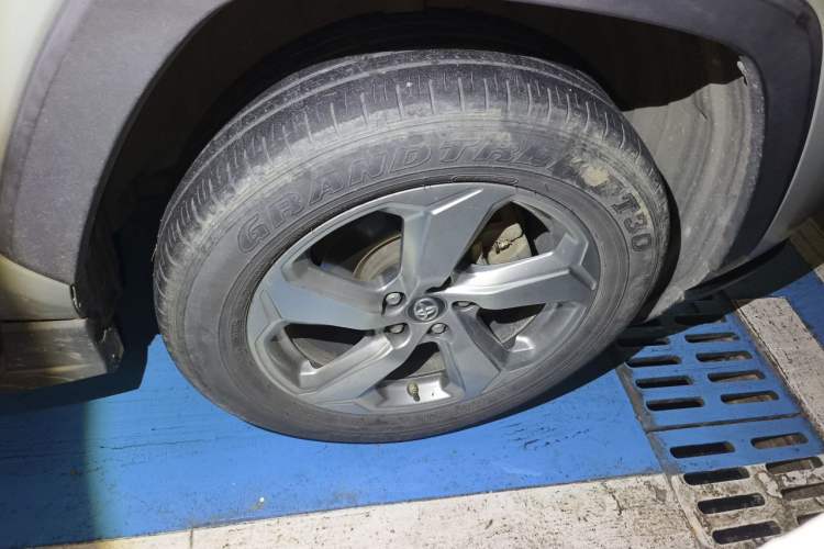 Used Toyota RAV4 2020 2.0L CVT 4x4 Trend Edition Right Front Wheel Hub