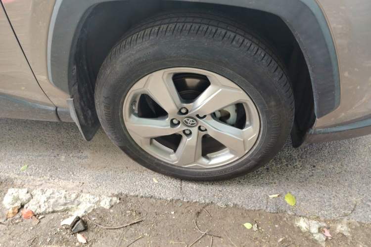 Used Toyota RAV4 2020 2.0L CVT Two-Wheel Drive Fashion PLUS Edition Right Front Wheel Hub