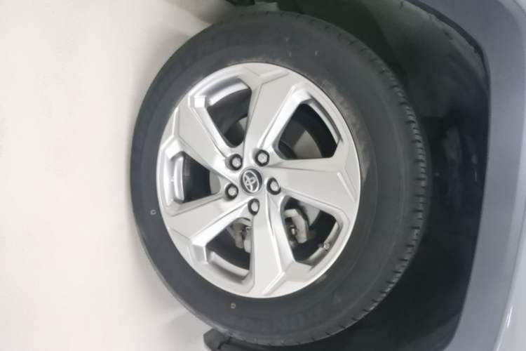 Used Toyota RAV4 2020 2.0L CVT Two-Wheel Drive Fashion Edition Right Front Wheel Hub