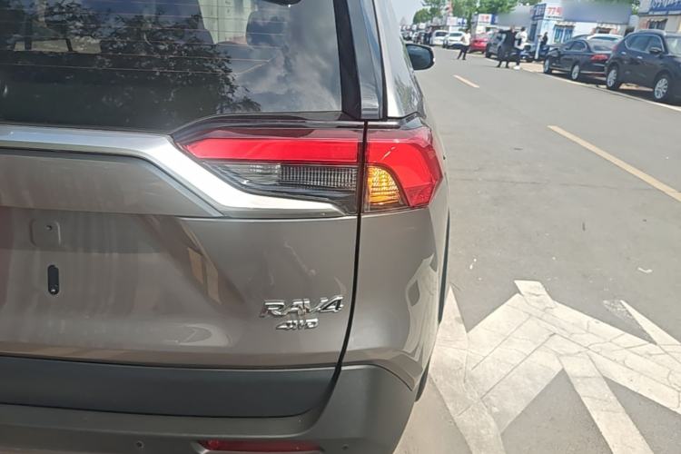 Used Toyota RAV4 2020 2.0L CVT Four-Wheel Drive Prestige Edition Right Rear Taillight