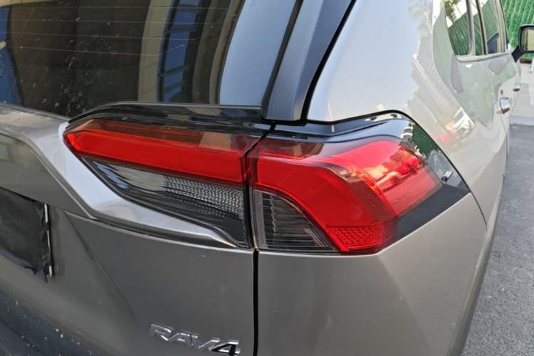 Used Toyota RAV4 2020 2.0L CVT Two-Wheel Drive Urban Edition Right Rear Taillight