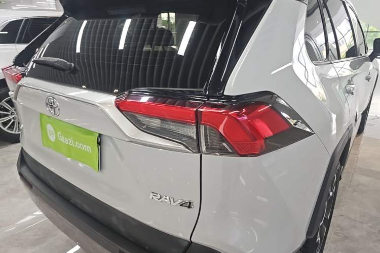 Used Toyota RAV4 2020 2.0L CVT Two-Wheel Drive Prestige Edition Right Rear Taillight