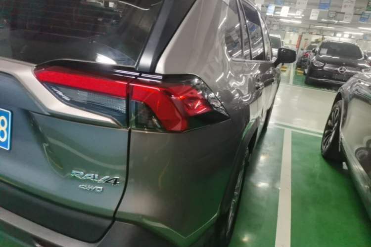 Used Toyota RAV4 2020 2.0L CVT 4x4 Style PLUS Edition Right Rear Taillight