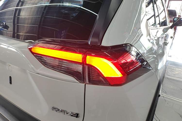 Used Toyota RAV4 2020 2.0L CVT Two-Wheel Drive Fashion PLUS Edition Right Rear Taillight