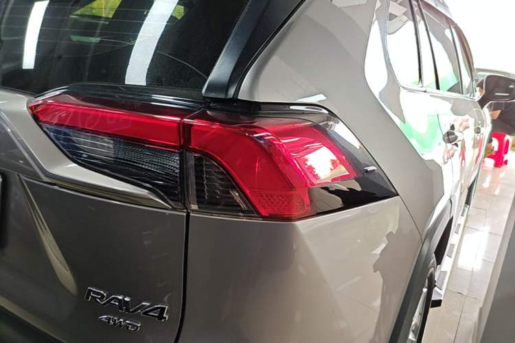 Used Toyota RAV4 2020 2.0L CVT 4x4 Trend Edition Right Rear Taillight