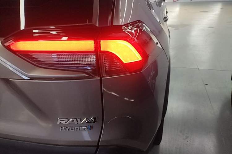 Used Toyota RAV4 2020 Dual-Engine 2.5L E-CVT Two-Wheel Drive Elite Edition Right Rear Taillight