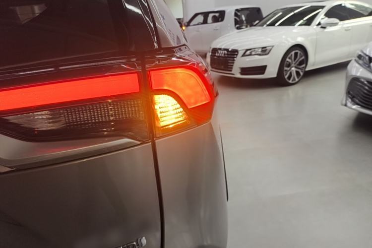 Used Toyota RAV4 2020 Dual-Motor 2.5L E-CVT Four-Wheel Drive Flagship Edition Right Rear Taillight