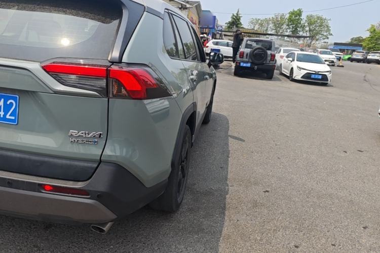 Used Toyota RAV4 2020 Dual-Engine 2.5L E-CVT 4x4 Elite PLUS Edition Right Rear Taillight