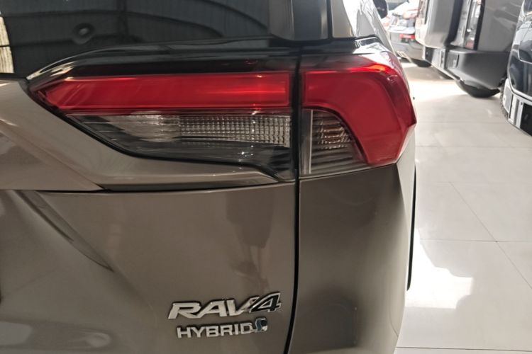 Used Toyota RAV4 2020 Dual-Engine 2.5L E-CVT 4x4 Elite PLUS Edition Right Rear Taillight
