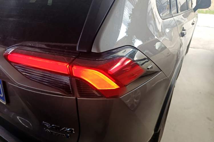 Used Toyota RAV4 2020 Dual-Engine 2.5L E-CVT 4x4 Elite PLUS Edition Right Rear Taillight