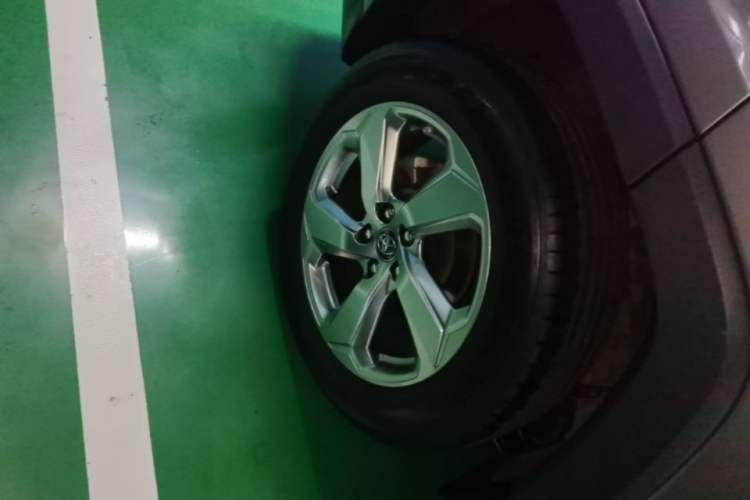 Used Toyota RAV4 2020 2.0L CVT 4x4 Style PLUS Edition Right Rear Wheel Hub