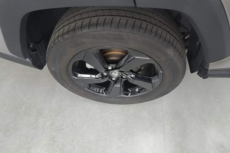 Used Toyota RAV4 2020 Dual-Motor 2.5L E-CVT Four-Wheel Drive Flagship Edition Right Rear Wheel Hub