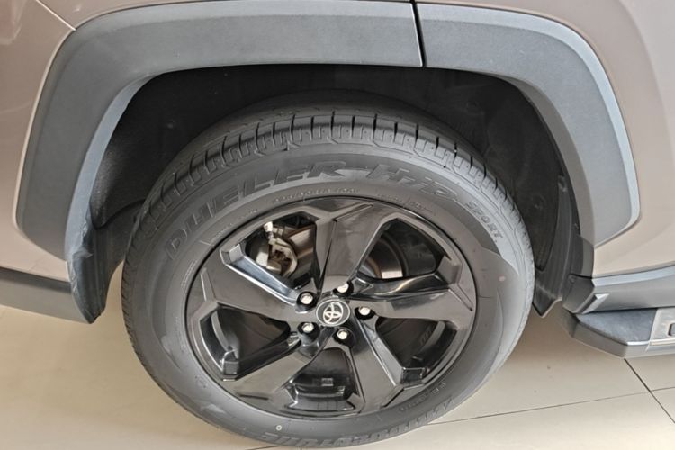 Used Toyota RAV4 2020 Dual-Engine 2.5L E-CVT 4x4 Elite PLUS Edition Right Rear Wheel Hub