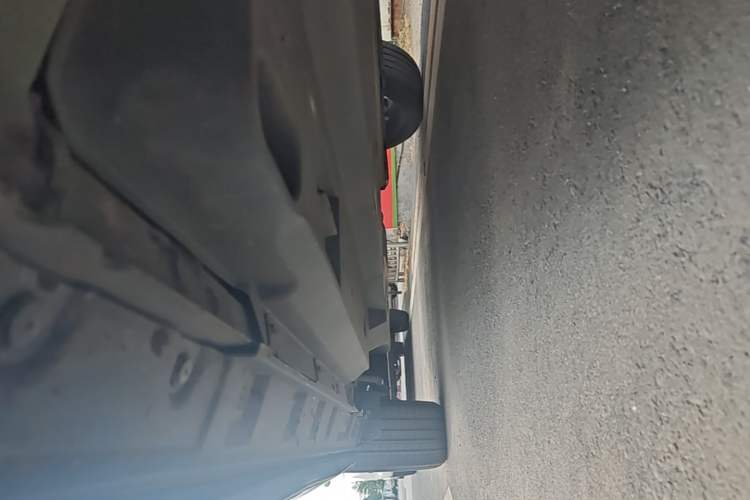 Used Toyota RAV4 2020 2.0L CVT Four-Wheel Drive Prestige Edition Right Side Sill