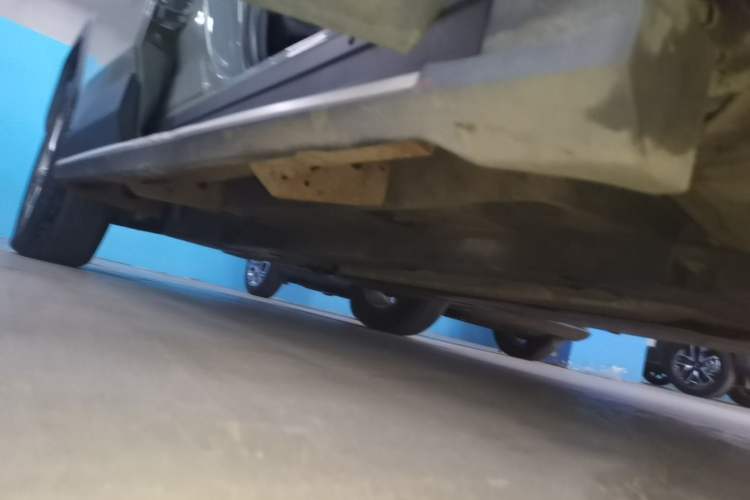 Used Toyota RAV4 2020 2.0L CVT 4x4 Trend Edition Right Side Sill