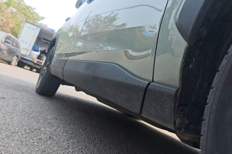 Used Toyota RAV4 2020 Dual-Engine 2.5L E-CVT 4x4 Elite PLUS Edition Right Side Sill