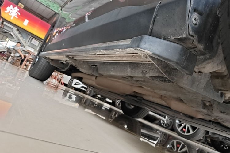 Used Toyota RAV4 2020 Dual-Engine 2.5L E-CVT 4x4 Elite PLUS Edition Right Side Sill