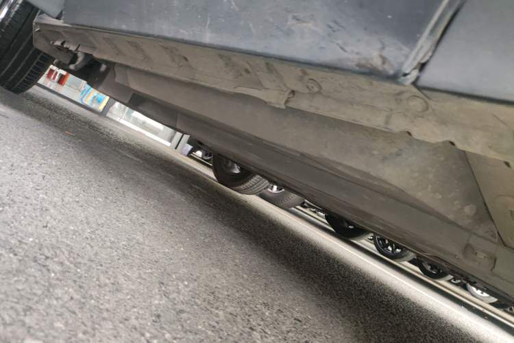Used Toyota RAV4 2020 2.0L CVT Two-Wheel Drive Fashion Edition Right Side Sill
