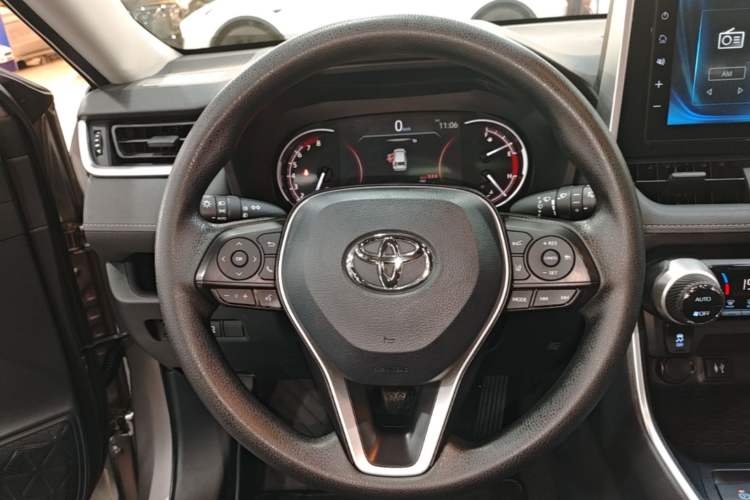 Used Toyota RAV4 2020 2.0L CVT Two-Wheel Drive Fashion Edition Steering Wheel