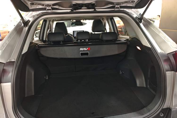 Used Toyota RAV4 2020 2.0L CVT Two-Wheel Drive Fashion Edition Trunk